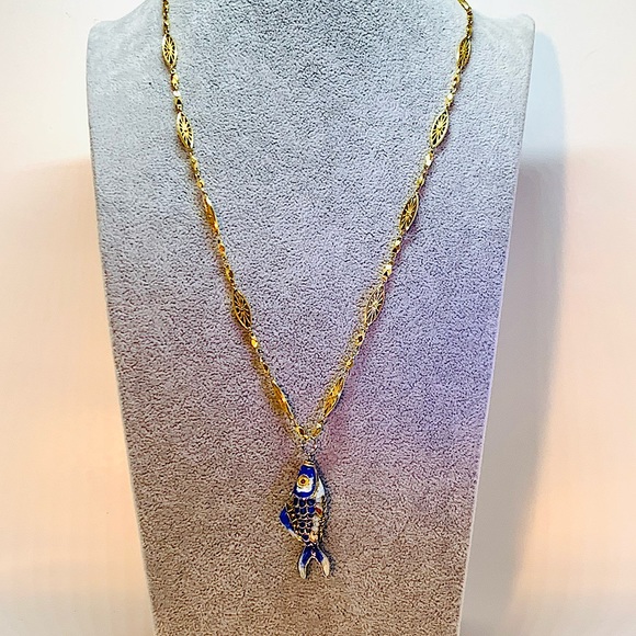 Jewelry - Vintage Necklace w/ Reticulating Fish Pendant